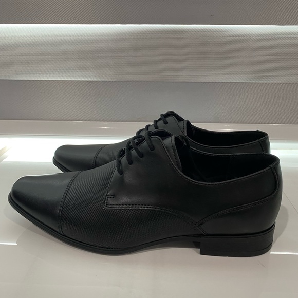 Mens Calvin Klein dress shoes size 8 - Picture 3 of 4